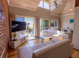 Angourie BAY Villa - Unit 1, hotel in Yamba
