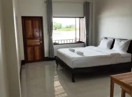 DODAND Studio & Sunset Riverside Guesthouse