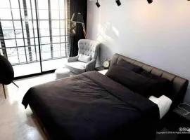 SelfCheckIn TownHome in Charoen Nakhorn 60 near BTS Iconsiam Asiatique and Chaophraya River Maximum 4 Guests