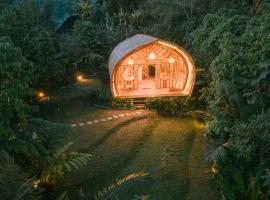 Nirvana Bamboo House Sidemen - The Aesthetic Stay, hotel in Sidemen
