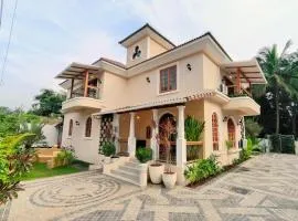 Villa Laz, Parra close to calangute- Pool,Jacuzzi,Cook