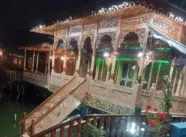 Houseboat New Golden Fleece