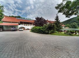 Hetényi Apartmanház és Birtok, cheap hotel in Mecseknádasd