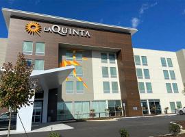 La Quinta Inn & Suites by Wyndham Jackson, hotel near McKellar-Sipes Regional - MKL, Jackson