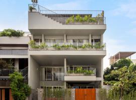 Mee Villa Modern 6BR Villa Rooftop Pool, Steambath& Elevator, hotel in Da Nang