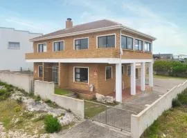 Kitta In Struisbaai