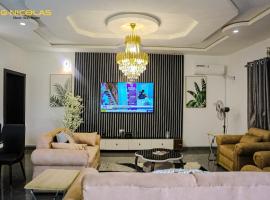 4 Bedroom Luxury Home, Lekki, hotel in Awoyaya