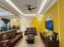 C03 Golden Rinting Homestay 2 Story Semi D House, hotel in Masai