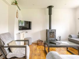 Cottage 4 miles to Hayle beach with EV charger, hotel em Leedstown