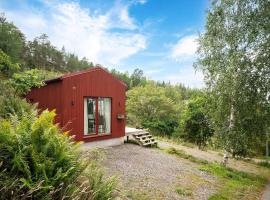 Cozy Retreat Close to Castle & Beach, hotell i Tyresö