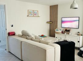 Albie House -3BR, Ensuite, Netflix, EV Car, hotel i Wootton