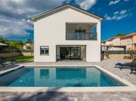 Villa LaLuna with heated pool