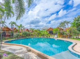The Green Oasis Resort, hotel in Ban Rong