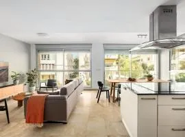 Gordon Beach Bright Spacious Stay