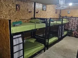 Gina hostel kohlanta