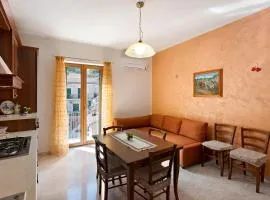 Ce Tour - Nonni's Lemon House