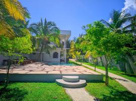 Blue skies guest house and restaurant, ξενοδοχείο στο Tangalle