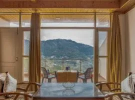 The Western Heights I Serviced Apartments I Pvt Balcony I Lift I Peacefull Area I Family Accomodation I Kasauli By Exotic Stays