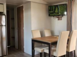 Mobile home grande terrasse, holiday park in Canet-en-Roussillon
