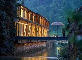 Zhangjiajie ZEN Retreat--Mini Forest Park,Affordable Luxury,200 Meters to Secret Hiking Route, River Tracing, Attraction Tickets Serivce in advance,Toursim Service& Free Shuttle to East Gate of Park, One Way Free Pick-up Service,Top Facility and New Hotel