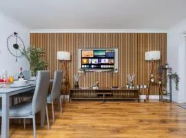 Open Mind Property - 3 Bed Home with Free Parking