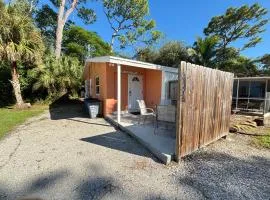 Sand Dollar Updated Kitchen Washer Dryer On River 1 Mile to Beach Sleeps 4