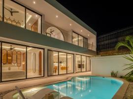 Ocean Verve Villa 2 - 3bd in central Uluwatu, hotel in Bingin Beach