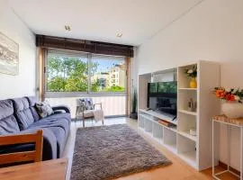 Modern Flat with Workspace in Foz by HostWise