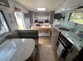 Gympie Luxury Caravan with ensuite bathroom