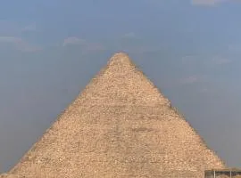 Golden Pyramids Night hotel