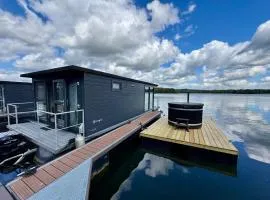 Houseboat Marina Mookerplas 4-6 persons with Hottub