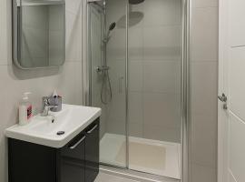 Modern Luxury Rooms, hotel in Hillingdon