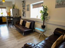 The Dock, South Shields 2 bedrooms sleeps 5 long stay and contractor rates welcome，位于南希尔兹的酒店