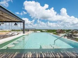 Modern Retreat with Private Garden and Jacuzzi