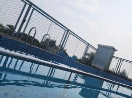 J0MAS 0utdoor 0Jost Stay, hotel com banheiras de hidromassagem em Baga