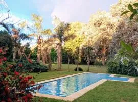 Spectacular country house with a pool!