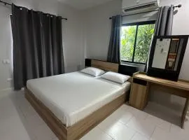 Phuket, Townhouse in Bangtao with Private Garden, Pet Friendly