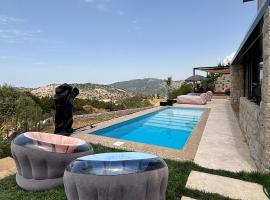 Designer Studio Pool & Views, hotel sa Ḩayy as Sayyidah