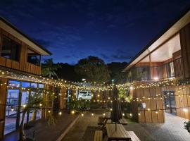 Palm Tree Apartments & backpackers, allotjament a Paihia