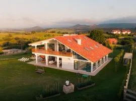Wishome-Villa espectacular con piscina climatizada, vistas al mar y Picos de Europa