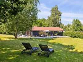 Charming Cottage Near Heatherhill With Jacuzzi