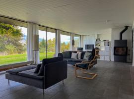 Seepanorama Güetital, hotel in Faulensee