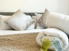 3-BR Beachside Escape -Perfect for Families & Groups -Spacious & Cozy