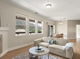 Riverfront Charm 3 Bed Condo with Mountain Views