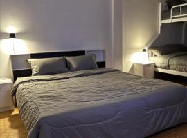 Pakkan Hotel พักกาญจน์, lemmikkyst&auml;v&auml;llinen hotelli kohteessa Kanchanaburi