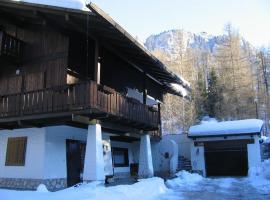 Appartamento in chalet ampezzano, hotel in Alvera