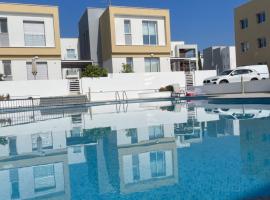 Rose Gardens Cozy Villa, hotel in Paphos City