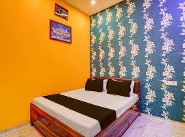 SPOT ON Surya Hotel, hotel in Handiā