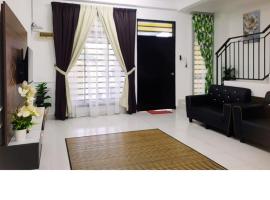 12pax Senai RestHome near Senai Airport, hotel in Kampung Seelung