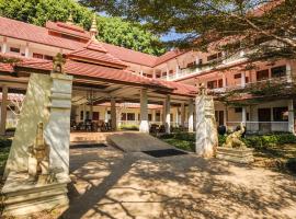Suan Bua Hotel & Resort, resort i Ban Pong